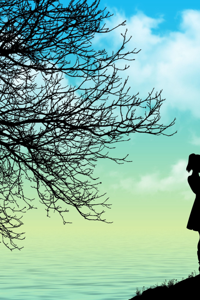 Силуэт влюбленной пары у дерева на берегу моря