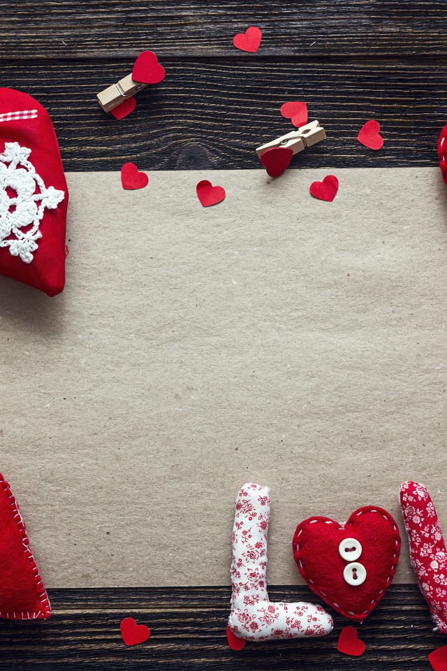 Шаблон для любовной открытки с сердечками на столе