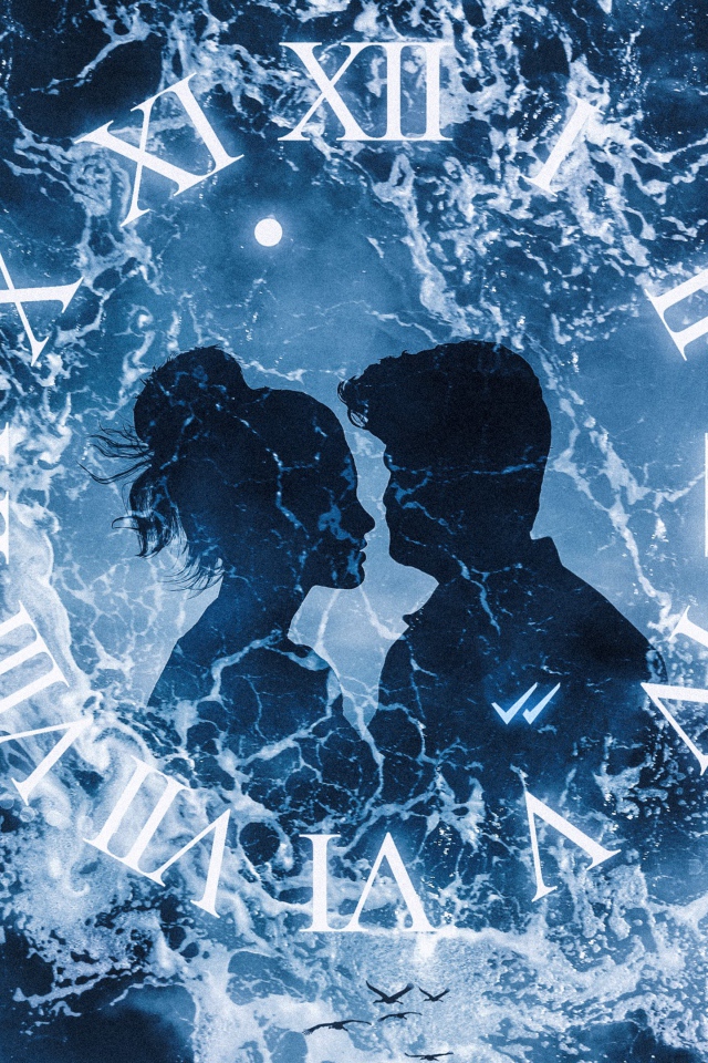 Часы с влюбленной парой на фоне воды