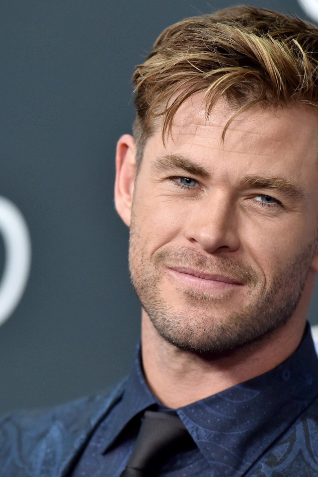 Милая улыбка актера Криса Хемсворта