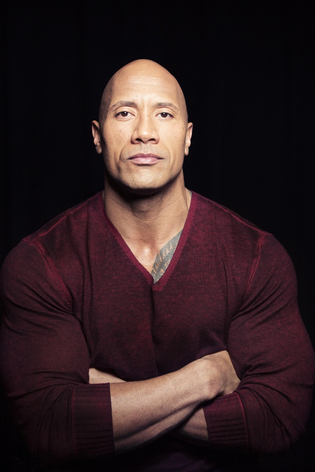 Актер Дуэйн Джонсон на черном фоне