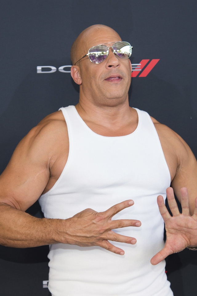Актер Вин Дизель в белой майке