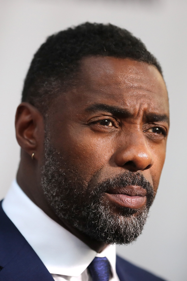 Лицо актера Идрис Эльба крупным планом