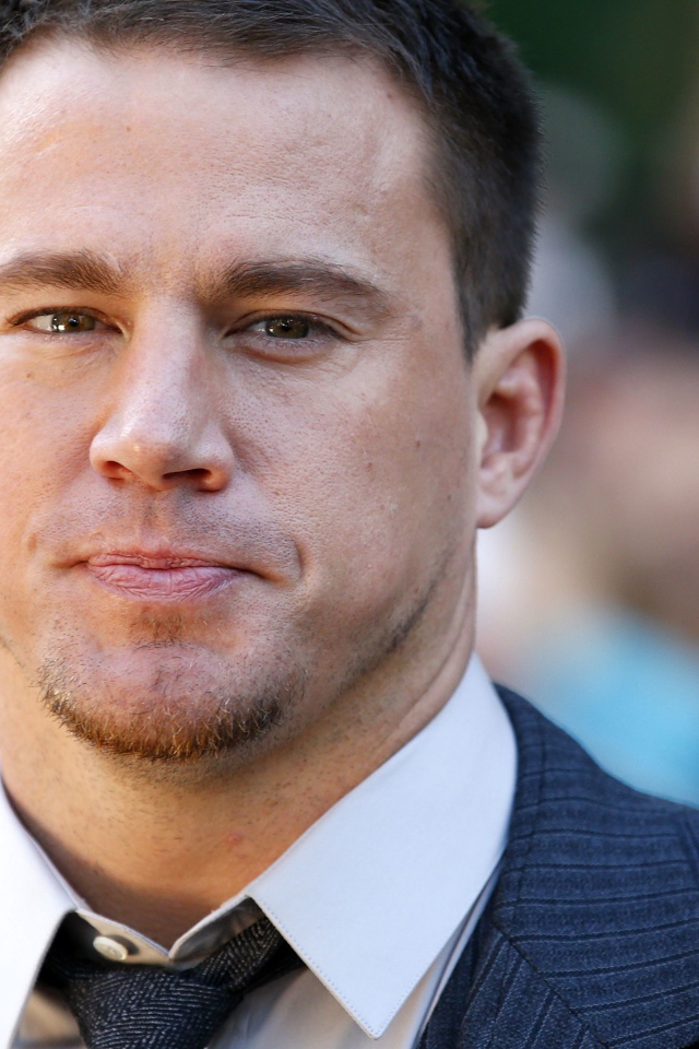 Популярный актер Ченнинг Татум в костюме крупным планом