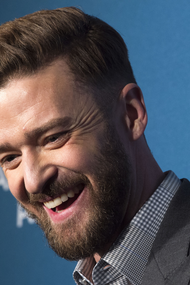 Улыбающийся мужчина, актер Джастин Тимберлейк