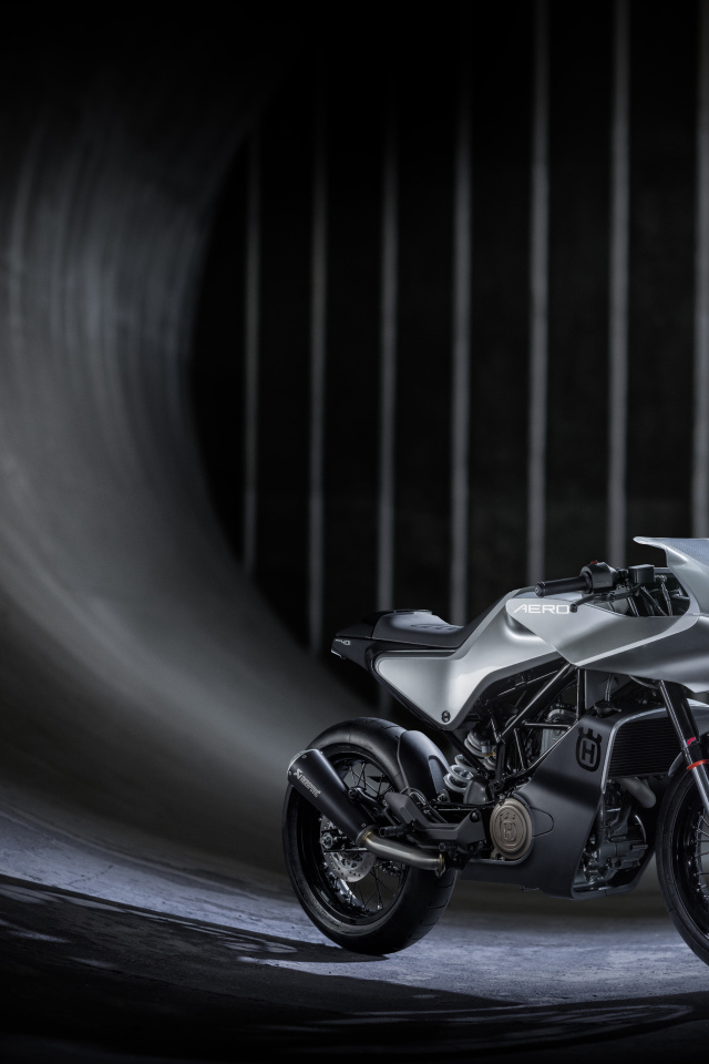 Серебристый мотоцикл Husqvarna Vitpilen 401 