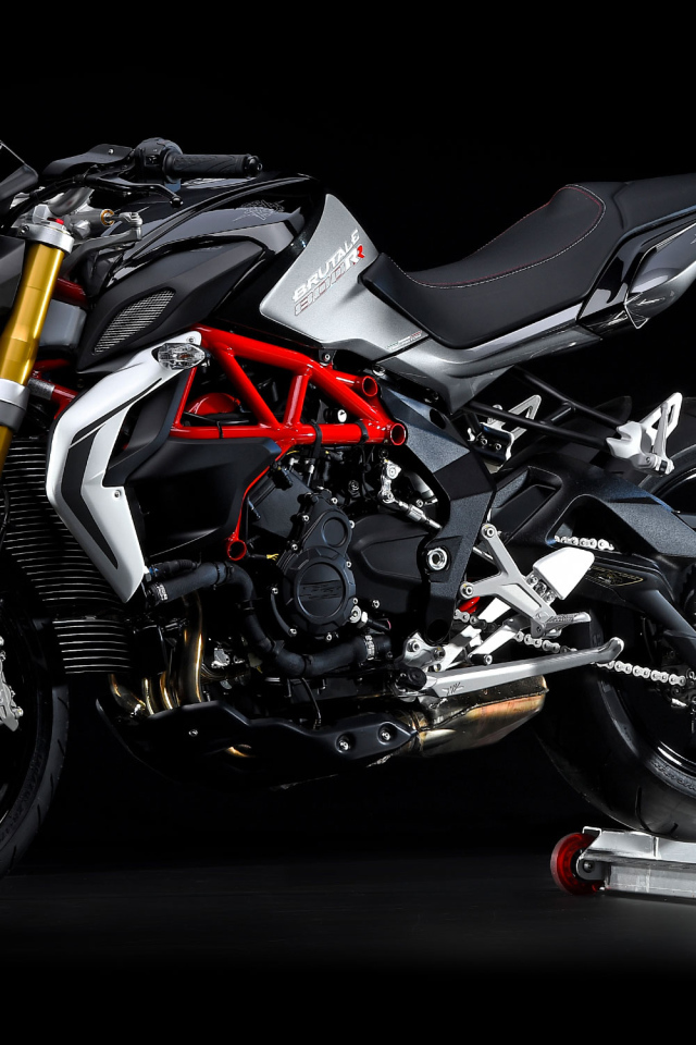 Motorcycle Agusta Brutale 800 RR 2020 on the bandwagon