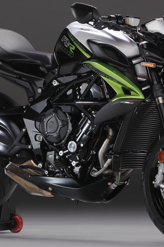 Мотоцикл Agusta Dragster 800 RR 2020 года на сером фоне