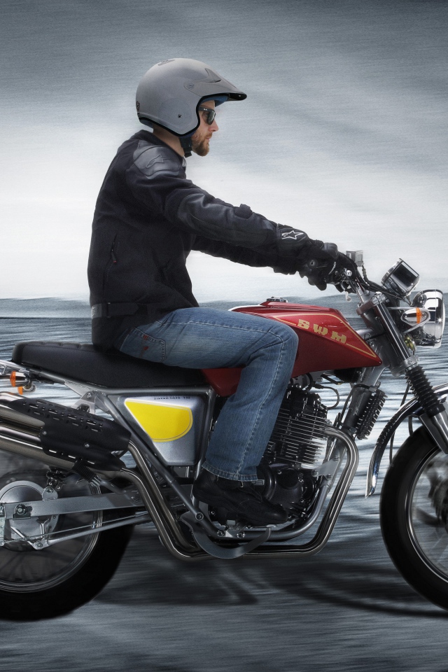 Мотоциклист на мотоцикле  SWM Silver Vase 440, 2020 года