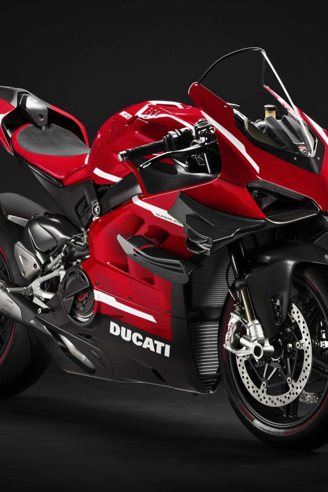 Мотоцикл  Ducati Superleggera V4, 2020 года на сером фоне