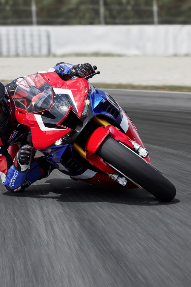 Мотоцикл Honda CBR1000RR-R Fireblade SP 2020 на кроссе