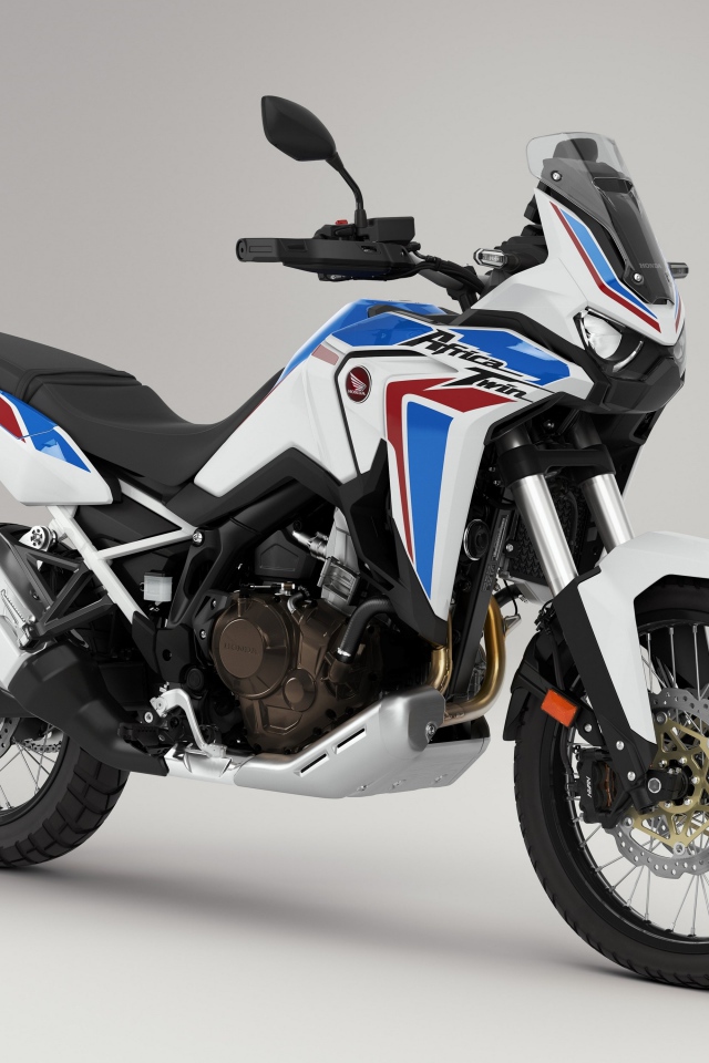 Мотоцикл Honda CRF 1000 D AFRICA TWIN, 2020 года на сером фоне