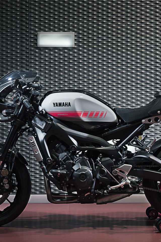 Мотоцикл Yamaha Tuning XSR90 вид сбоку