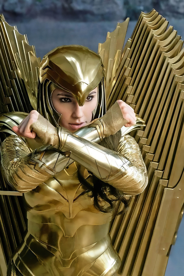 Актриса Галь Гадот в костюме в фильме Чудо-женщина. 1984