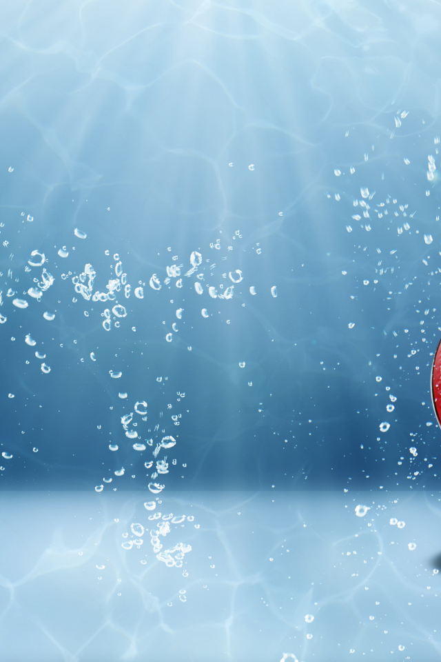 Большие красные наушники под водой на голубом фоне