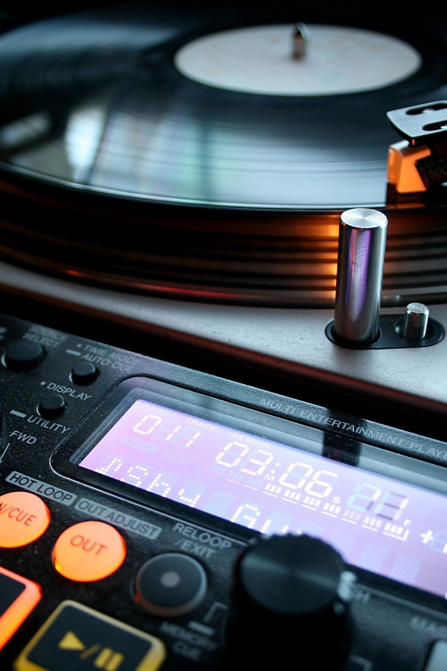 Диджейский виниловый проигрыватель 