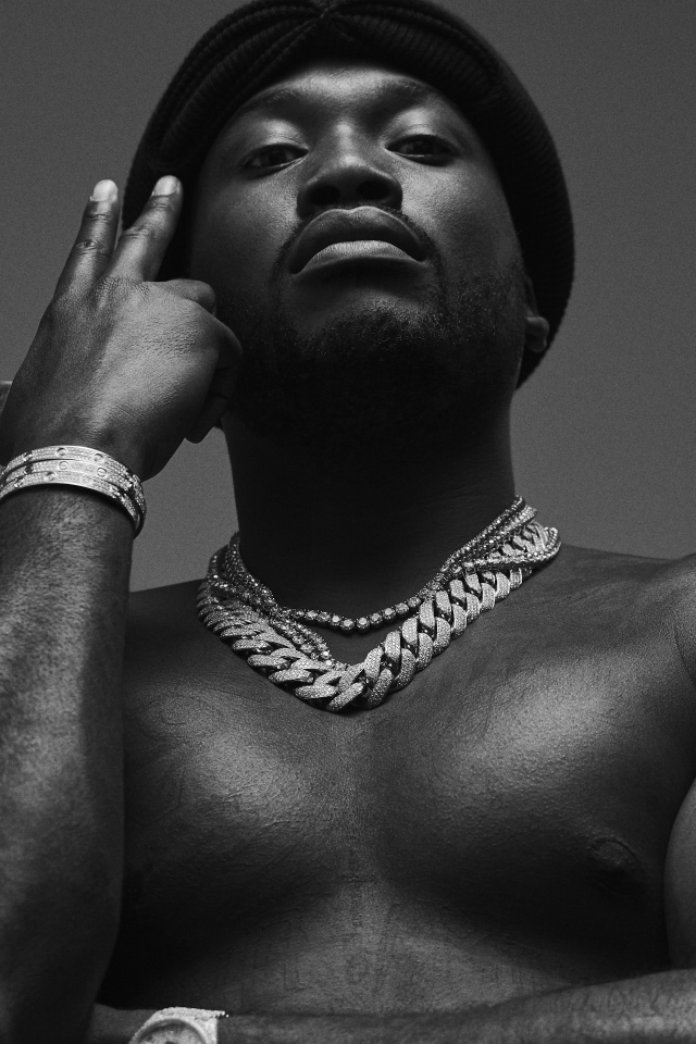 Хип- хоп исполнитель Meek Mill черно-белое фото