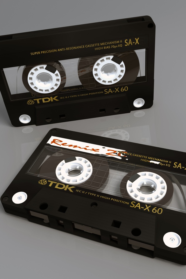 Две магнитофонные кассеты TDK на сером фоне