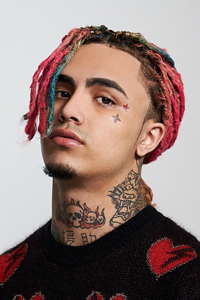 Молодой американский рэп исполнитель Lil Pump с татуировками на теле
