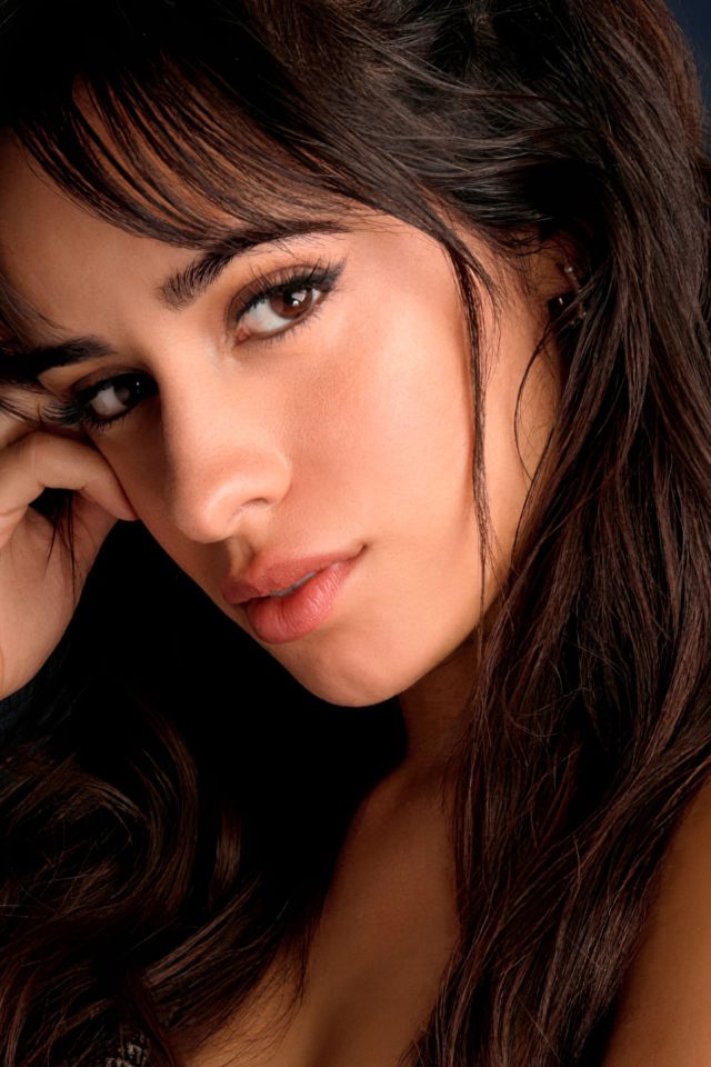 Молодая певица Камила Кабельо крупным планом