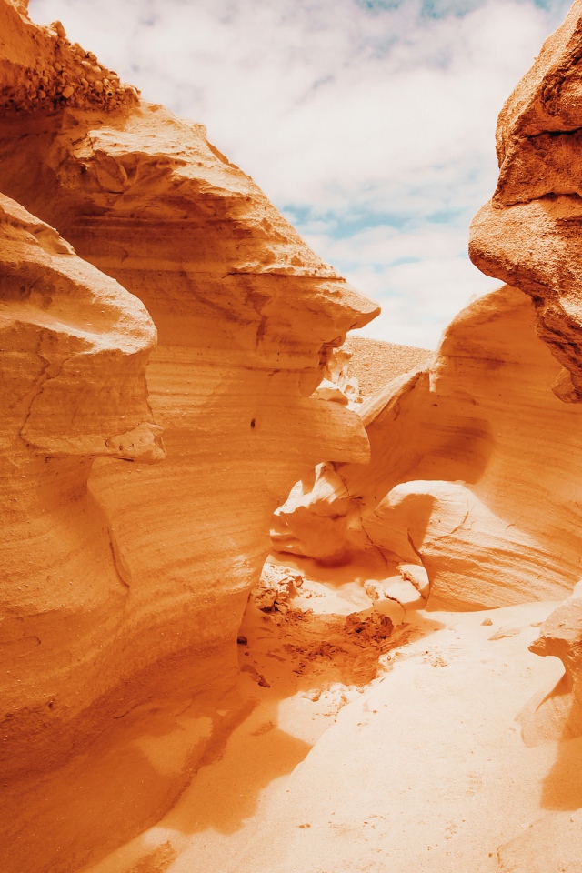 Каменный необычный каньон 