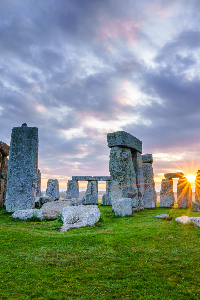 The sun breaks through the stones of Stonehenge