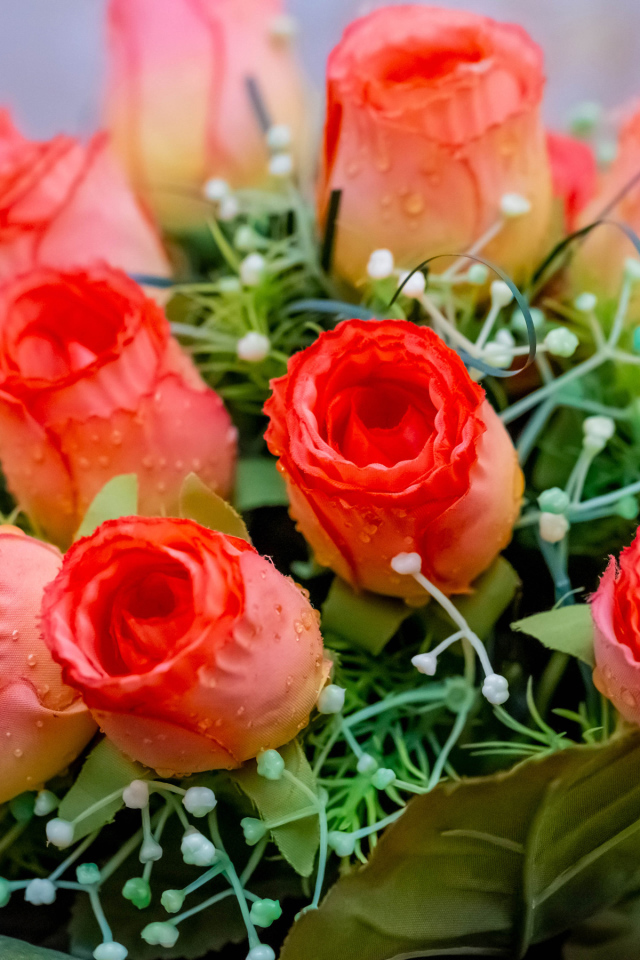 Букет искусственных роз крупным планом