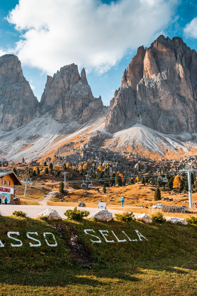 Высокие горы под голубым небом, Италия 