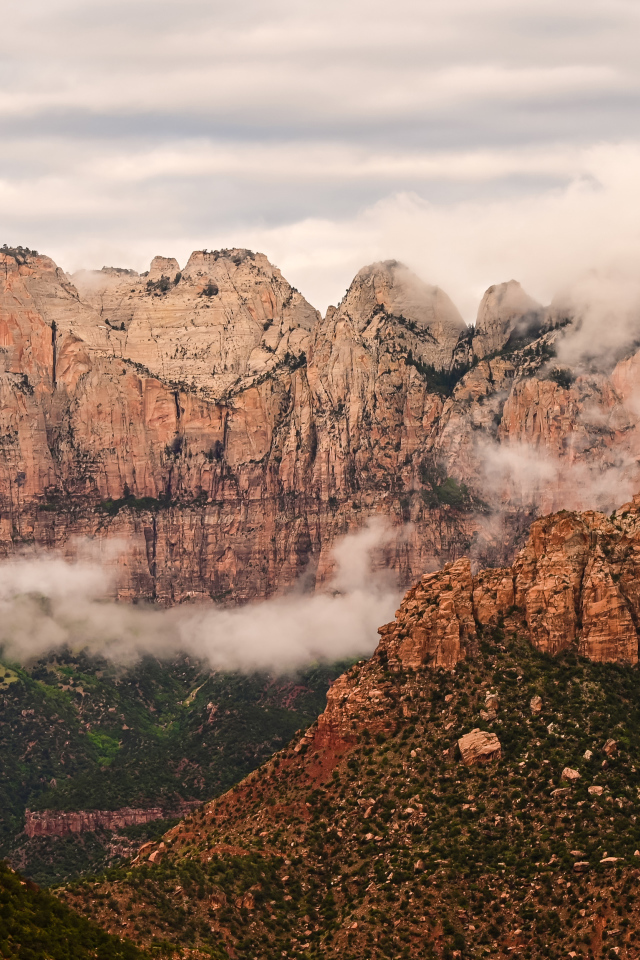 Горы в Национальном  парке Сион, США