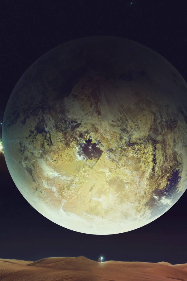 Большая холодная луна в космосе 