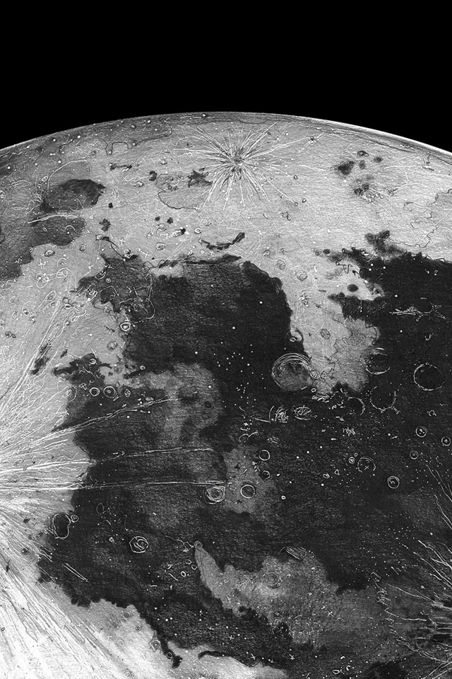 Вид на огромную луну на черном фоне 