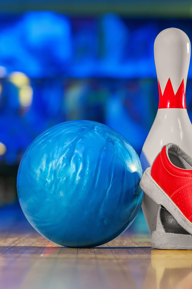 Шар, кегля и кеды для боулинга 