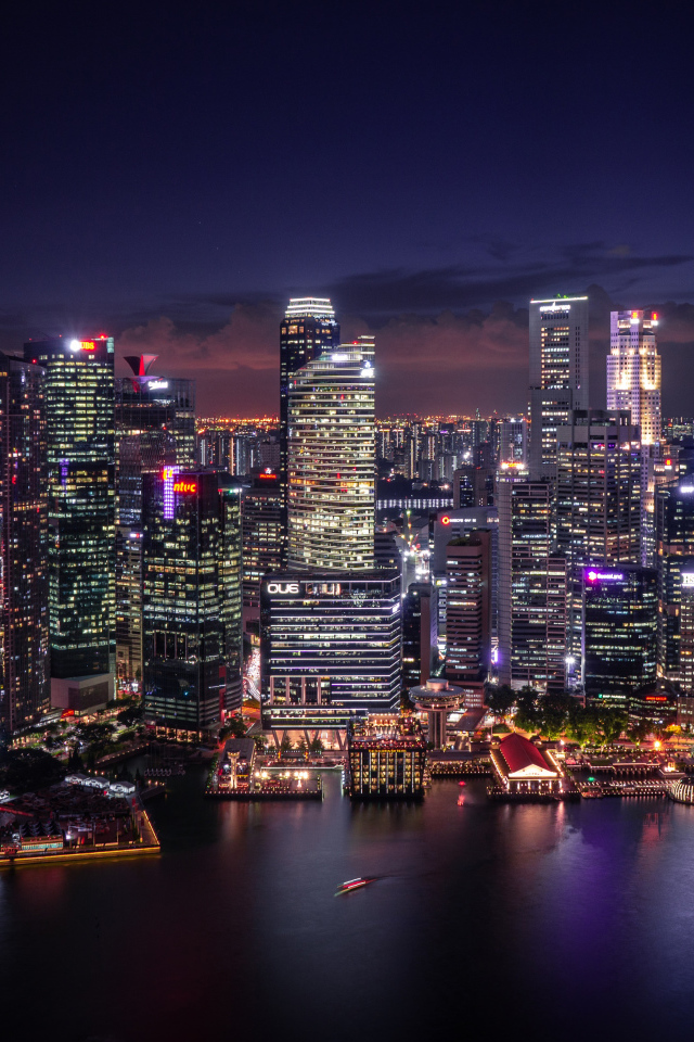 Небоскребы ночного Сингапура у воды,  Азия