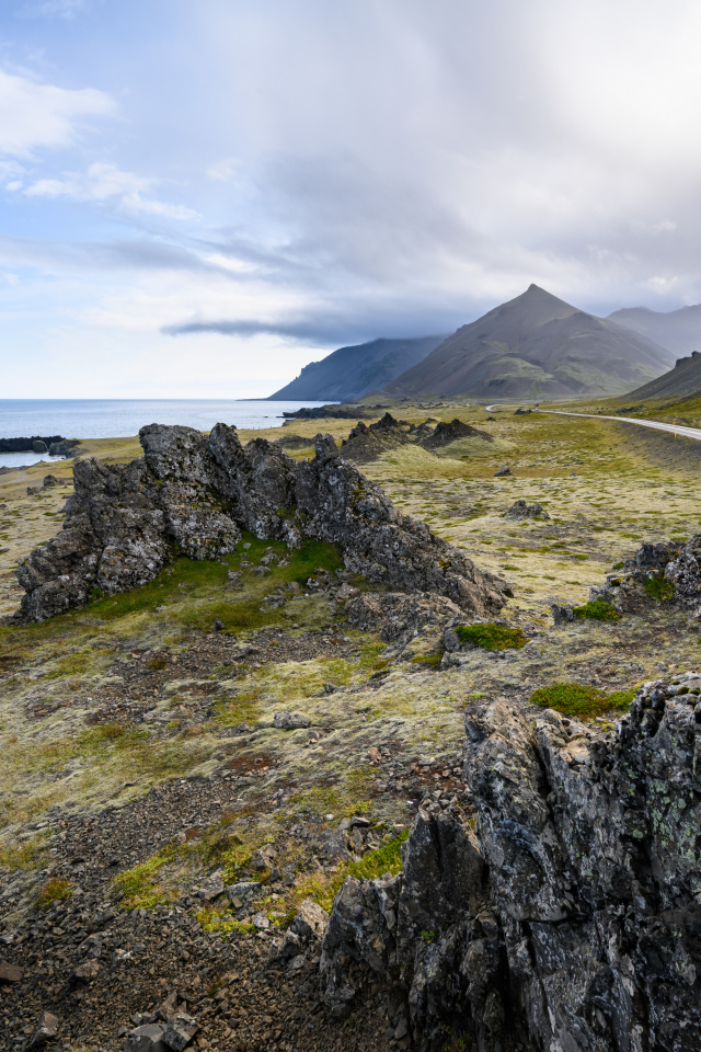 Камни на берегу океана, Исландия 