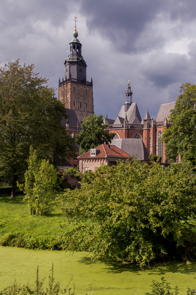 Большой старинный дом в парке, Нидерланды 