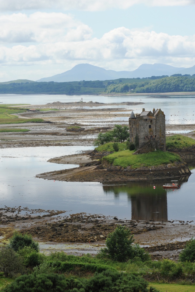 Заброшенная церковь на острове, Шотландия 