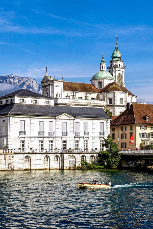 Вид на красивый Золотурнский Собор Св. Собор Урсуса, Швейцария