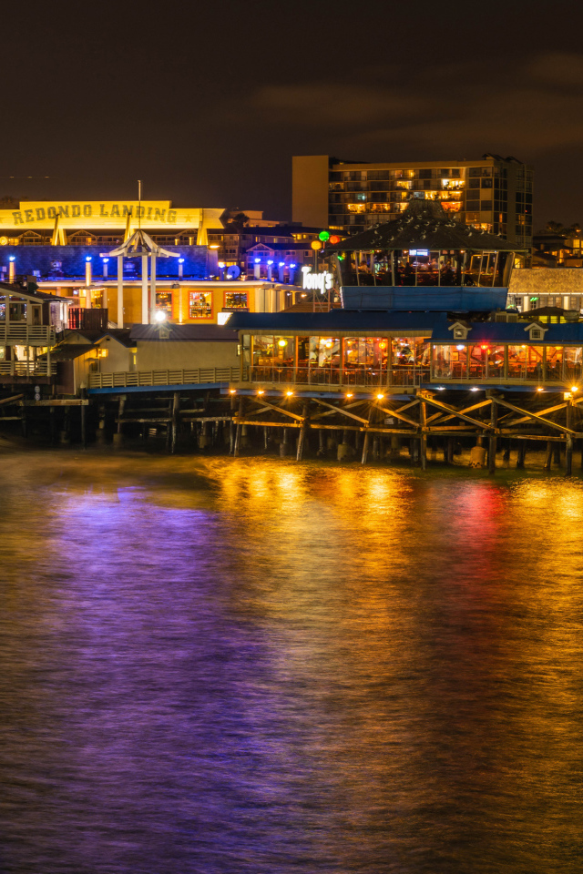 Магазины на побережье у моря, Калифорния. США