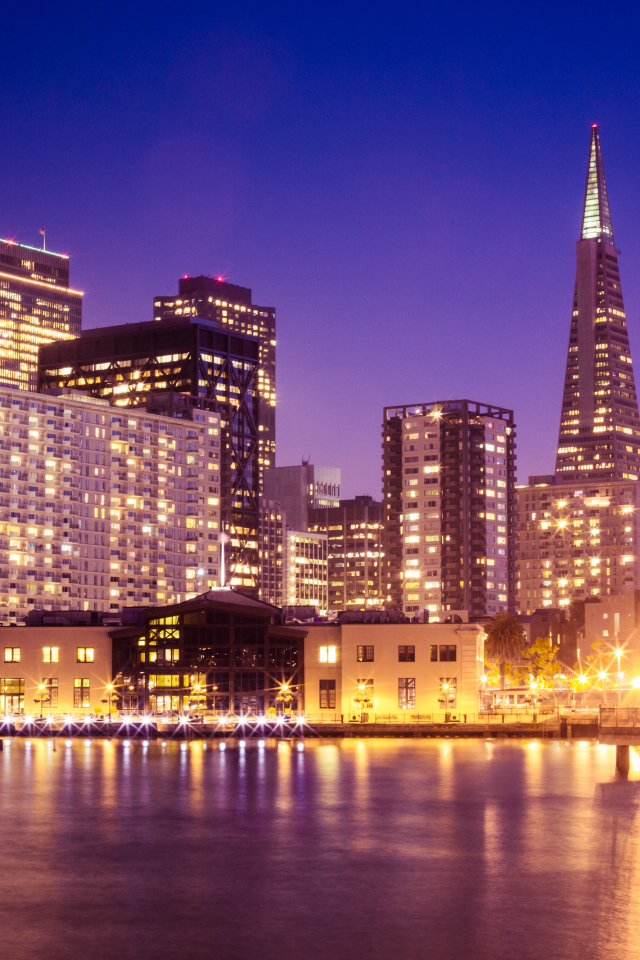 Вид на ночные небоскребы Сан Франциско, США