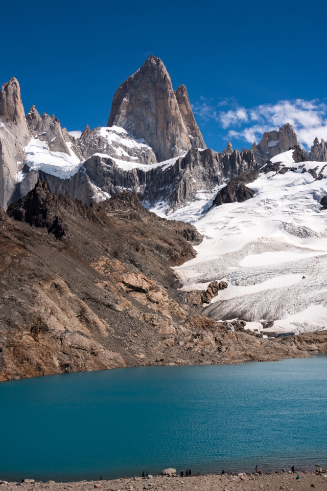 Красивый вид на горы и озеро в Национальном парке Фицрой, Чили
