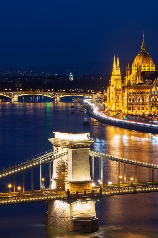 Красивый вид на реку и здание Венгерского парламента, Будапешт 