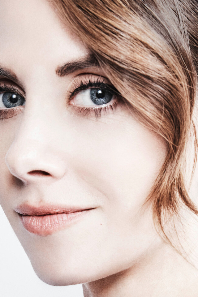 Актриса Элисон Бри лицо крупным планом