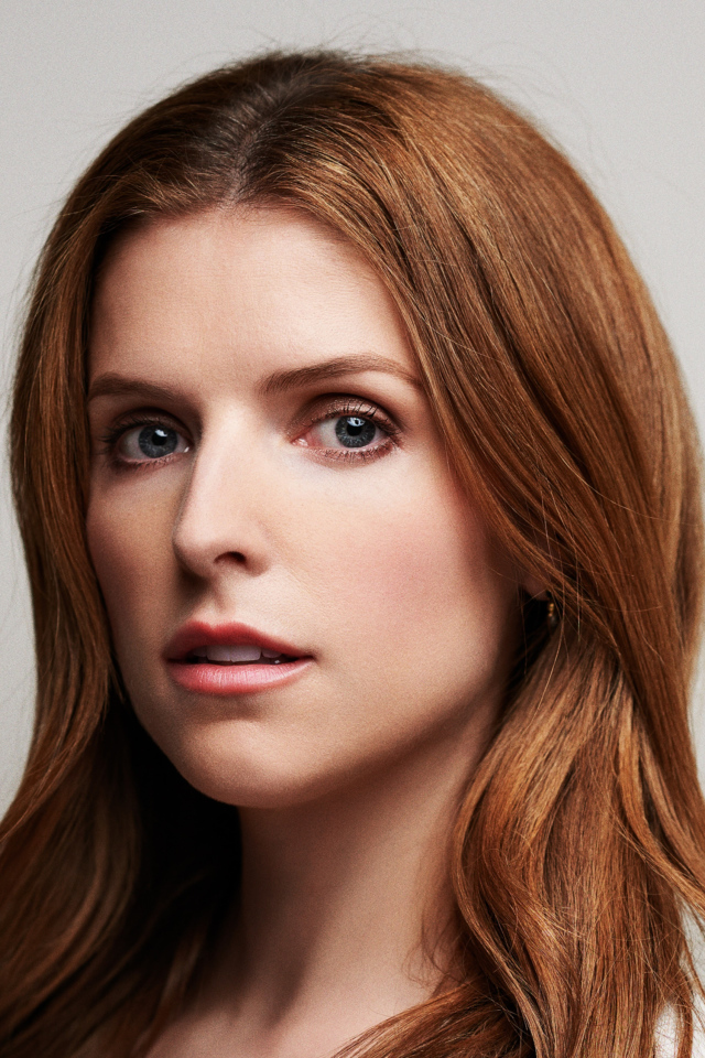 Актриса Анна Кендрик лицо крупным планом
