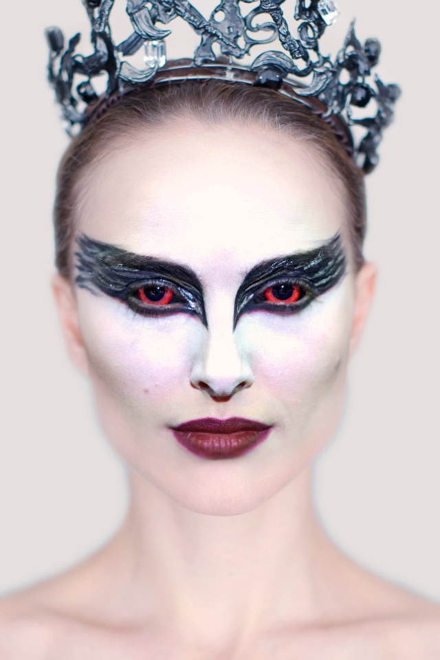 Актриса Натали Портман в образе черного лебедя