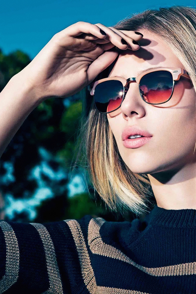 Актриса Скарлетт Йоханссон в солнечных очках