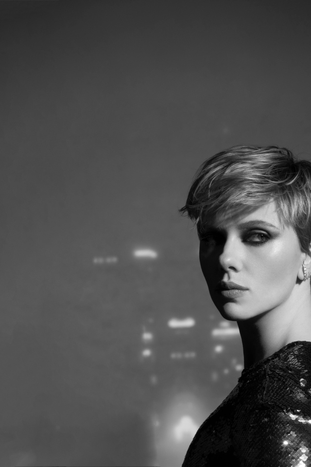Американская актриса Скарлетт Йоханссон черно - белое фото