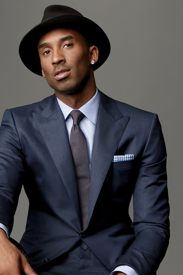 Американский баскетболист Коби Брайант в костюме