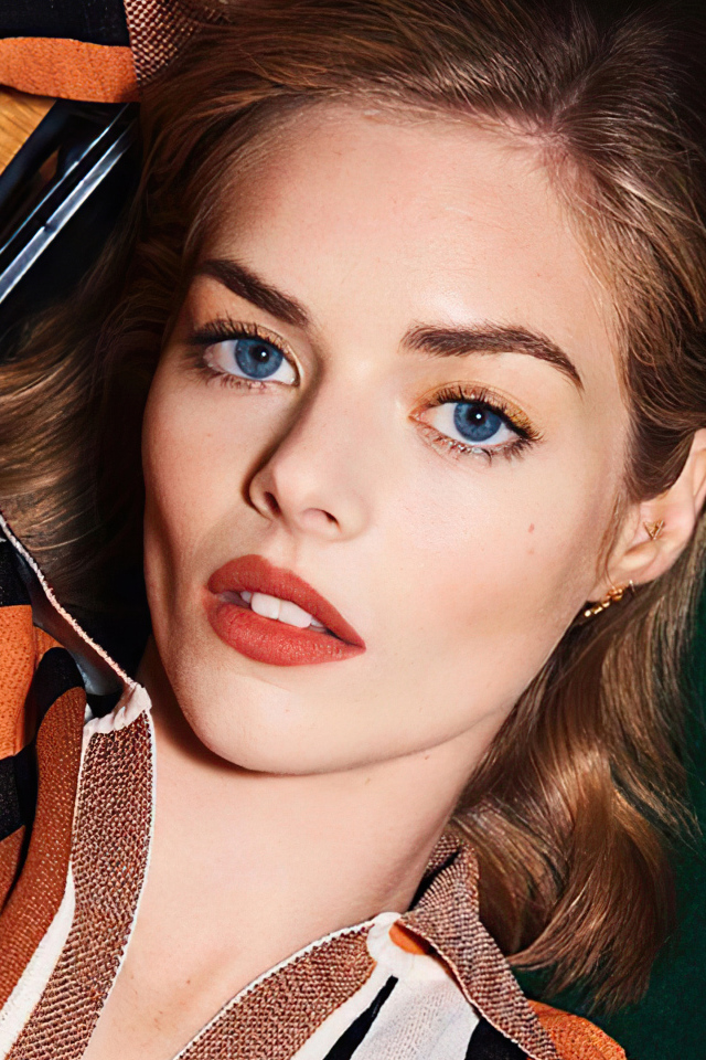 Красивые голубые глаза у актрисы Самары Уивинг