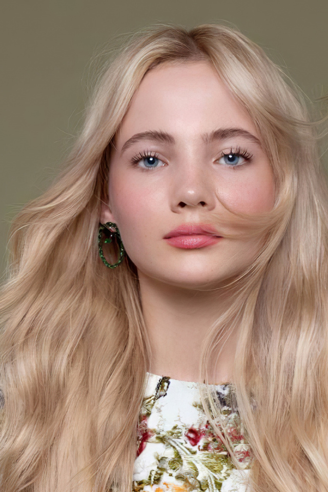 Голубоглазая девушка, актриса Фрейя Аллан