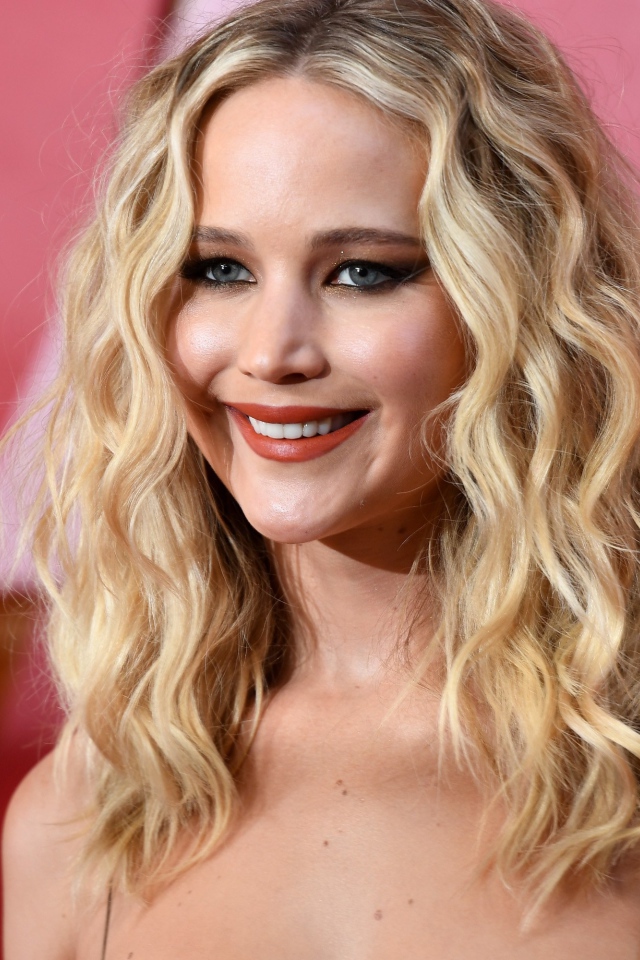 Очаровательная улыбающаяся блондинка, актриса Дженнифер Лоуренс